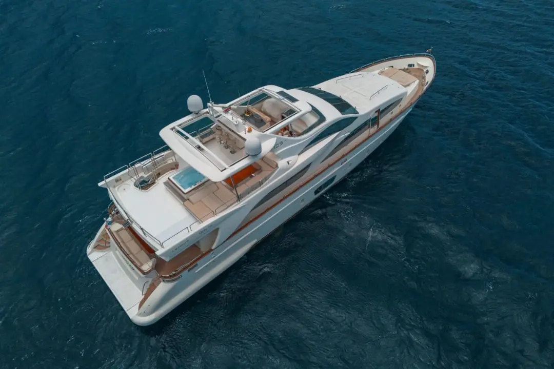 Yachts azimuth 105